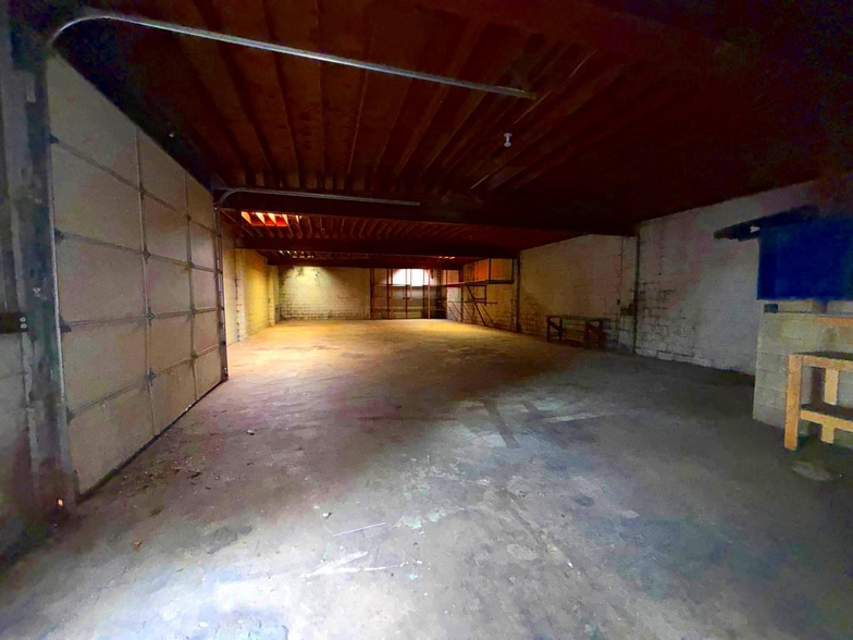 More Photos Of 407 S West Blvd, Landisville Warehouse For Lease