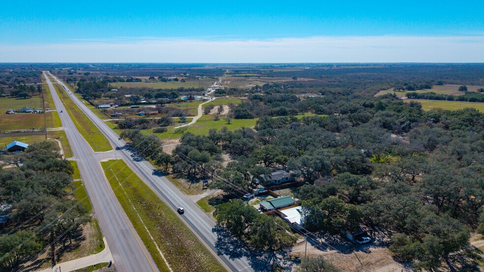 More Photos Of 5683 US Highway 181 N, Floresville Office For Sale