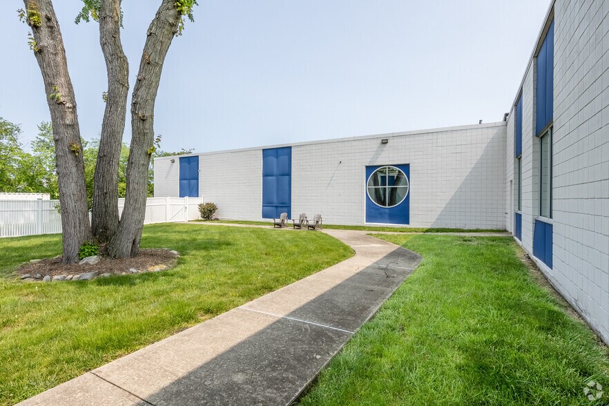 More Photos Of 64 E Midland Ave, Paramus Office For Lease