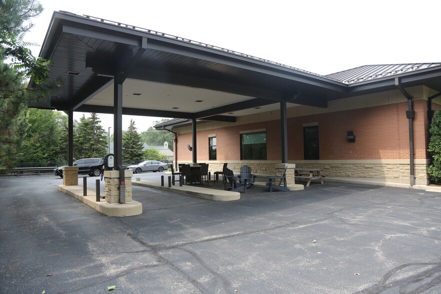 More Photos Of 1901 N Gary Ave, Wheaton Storefront Retail Office For Sale