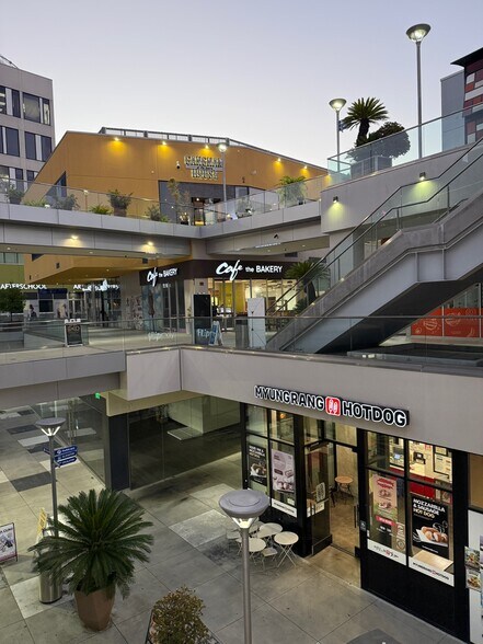 More Photos Of 6940 Beach Blvd, Buena Park Unknown For Lease