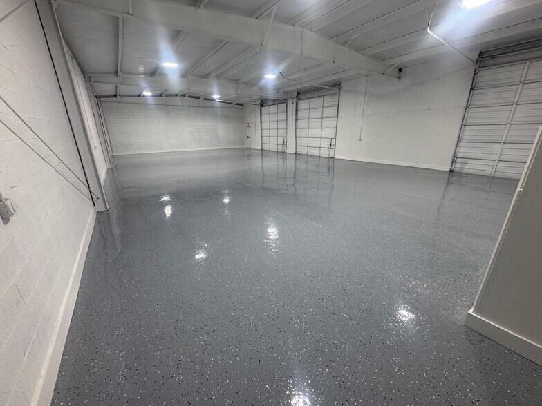 More Photos Of 5807 Star Ln, Houston Service For Lease