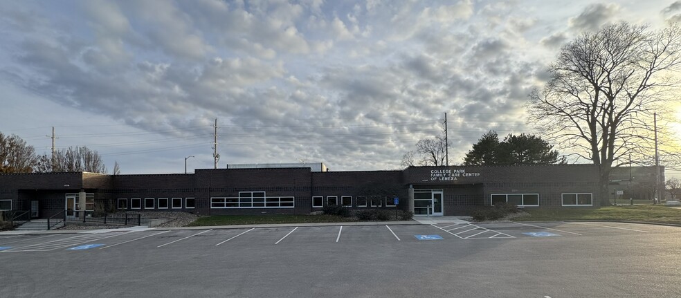 Primary Photo Of 12208-12210 W 87th Street Pky, Lenexa Medical For Lease