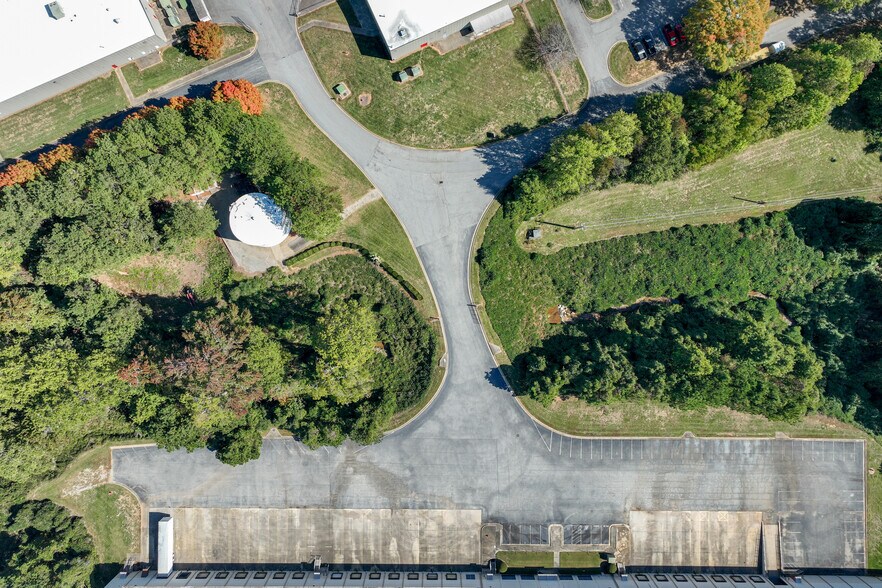 More Photos Of 2600 Buford Hwy, Buford Distribution For Lease