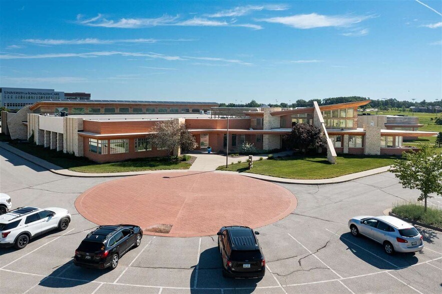 More Photos Of 3273 Ridgeway Dr, Coralville Office For Lease