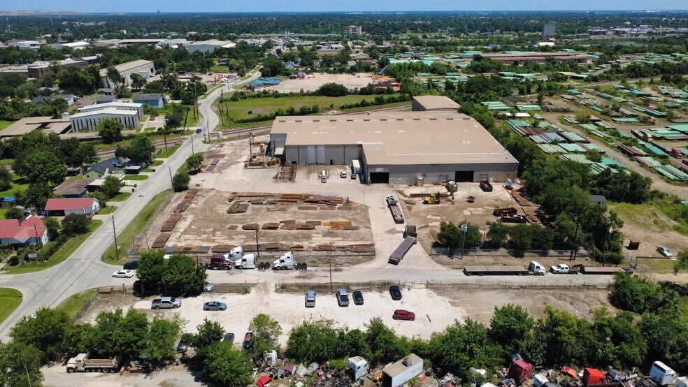 More Photos Of 1629 Miles St, Houston Manufacturing For Lease