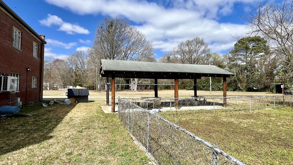 More Photos Of 911 Falls Rd, Rocky Mount Religious Facility For Sale