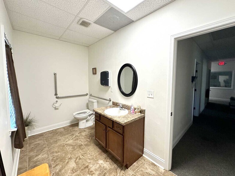 More Photos Of 1120 By Pass Rd, Vinton Medical For Sale