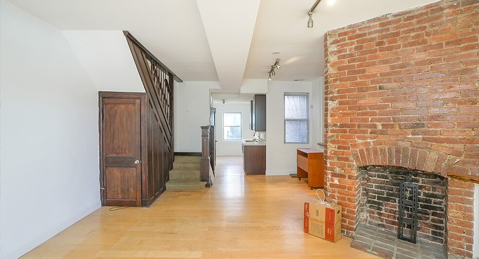 More Photos Of 37 Florida Ave NE, Washington Office For Sale