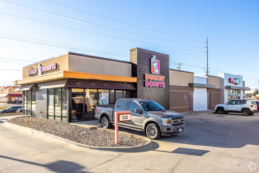 Primary Photo Of 4206 Merle Hay Rd, Urbandale Storefront For Lease