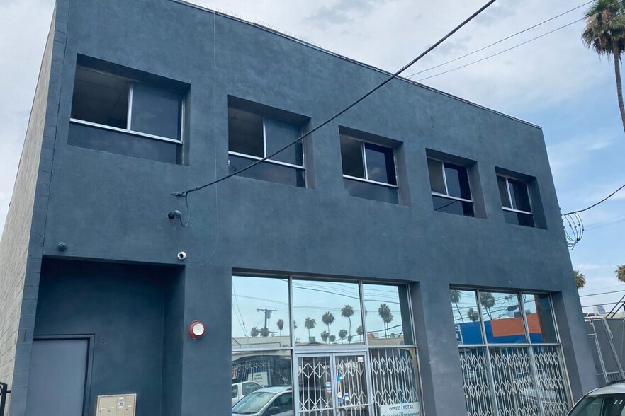 More Photos Of 14529 Archwood St, Van Nuys Storefront Retail Office For Lease