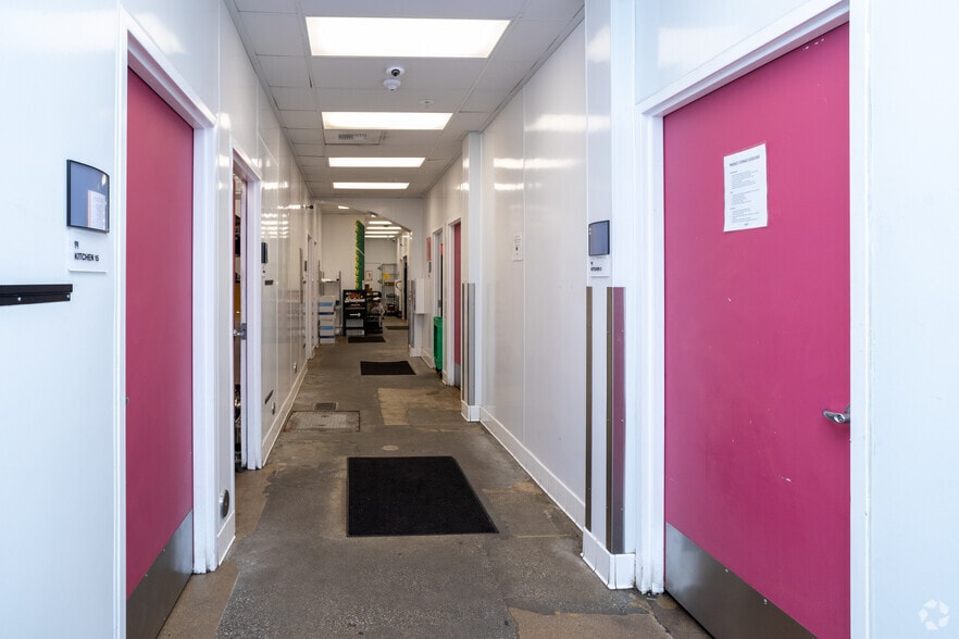 More Photos Of 615 N Western Ave, Los Angeles Storefront For Lease