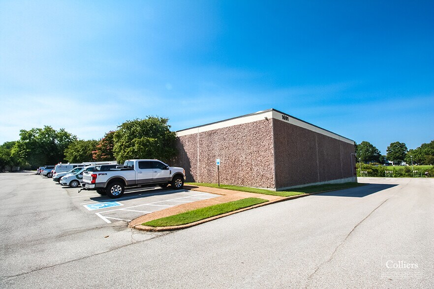 More Photos Of 1682 Shelby Oaks Dr N, Memphis Unknown For Lease