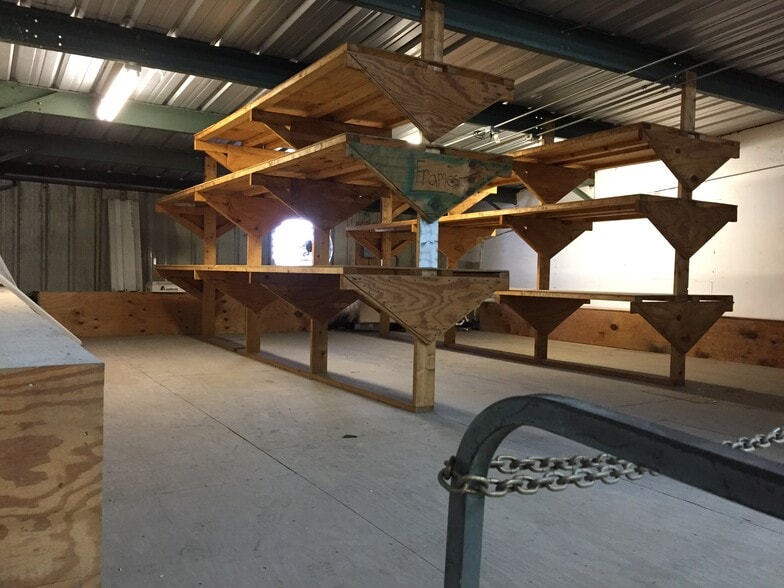 More Photos Of 23375 Janice Ave, Port Charlotte Warehouse For Lease