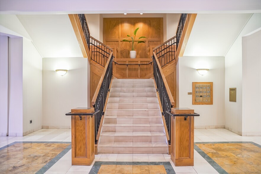 More Photos Of 300 E University Ave, Gainesville Coworking Space