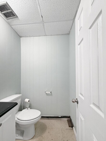 More Photos Of 200-240 McFarland Blvd, Northport General Retail For Lease