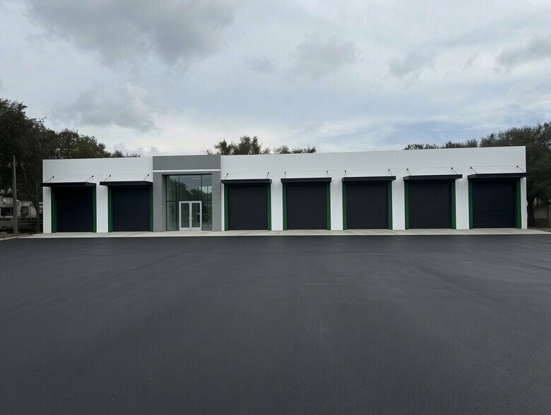 Primary Photo Of 335 Commercial Ct, Venice Freestanding For Sale