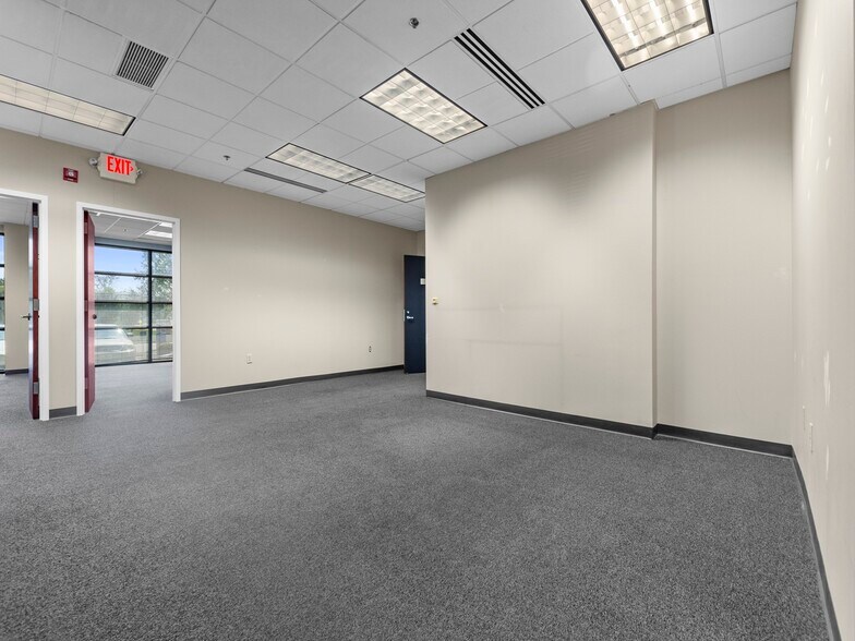 More Photos Of 174 Clarkson Rd, Ballwin Office For Sale