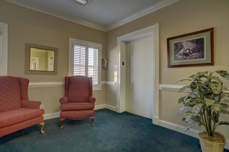 More Photos Of 100 Colony Park Dr, Cumming Bank For Lease