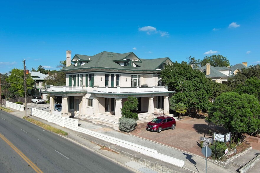 More Photos Of 511 W French Pl, San Antonio Office Residential For Sale