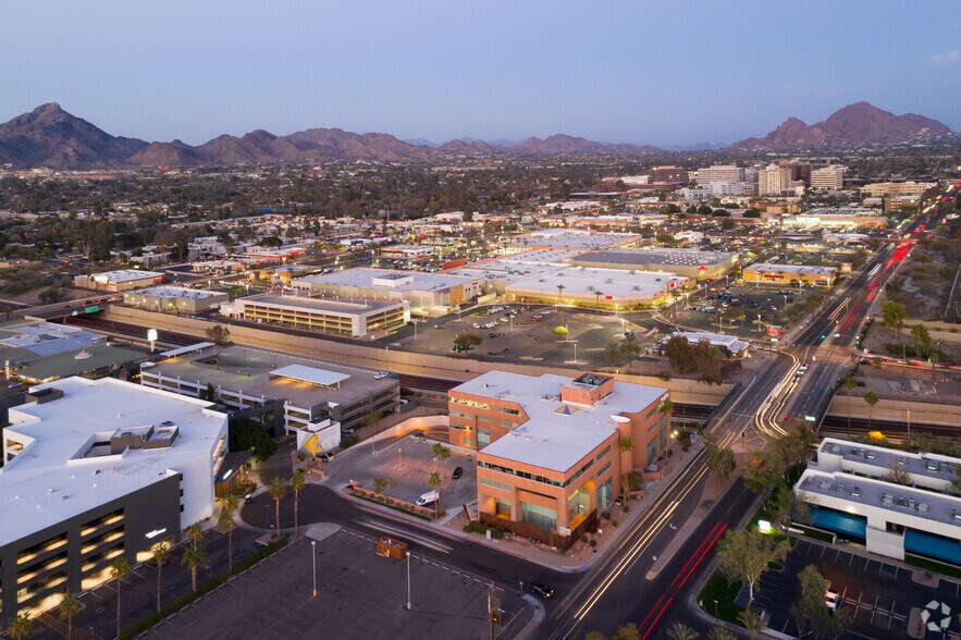 More Photos Of 1702 E Highland Ave, Phoenix Office For Lease