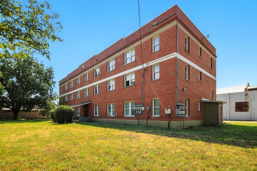 More Photos Of 1705 S 3rd St, Abilene Apartments For Sale