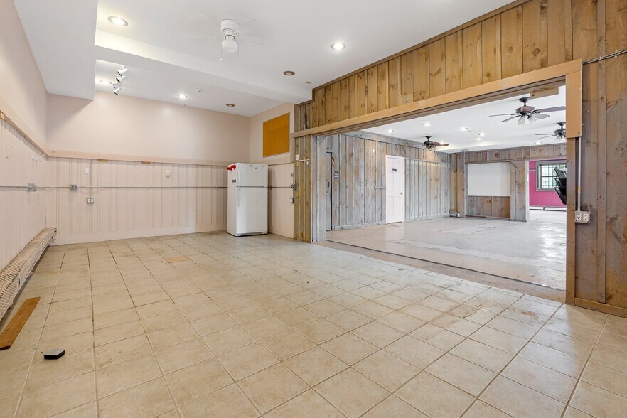 More Photos Of 28 Collins St, Seabrook Flex For Sale