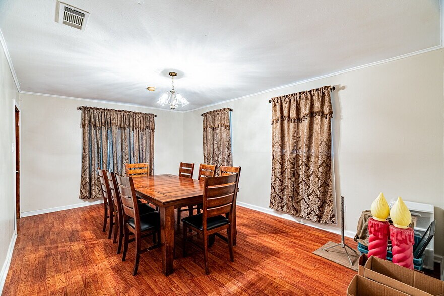 More Photos Of 2800 Lake Villa Dr, Metairie Flex For Sale