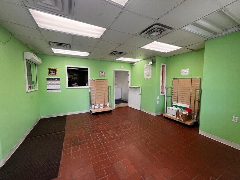More Photos Of 2600 S Claiborne Ave, New Orleans General Retail For Sale