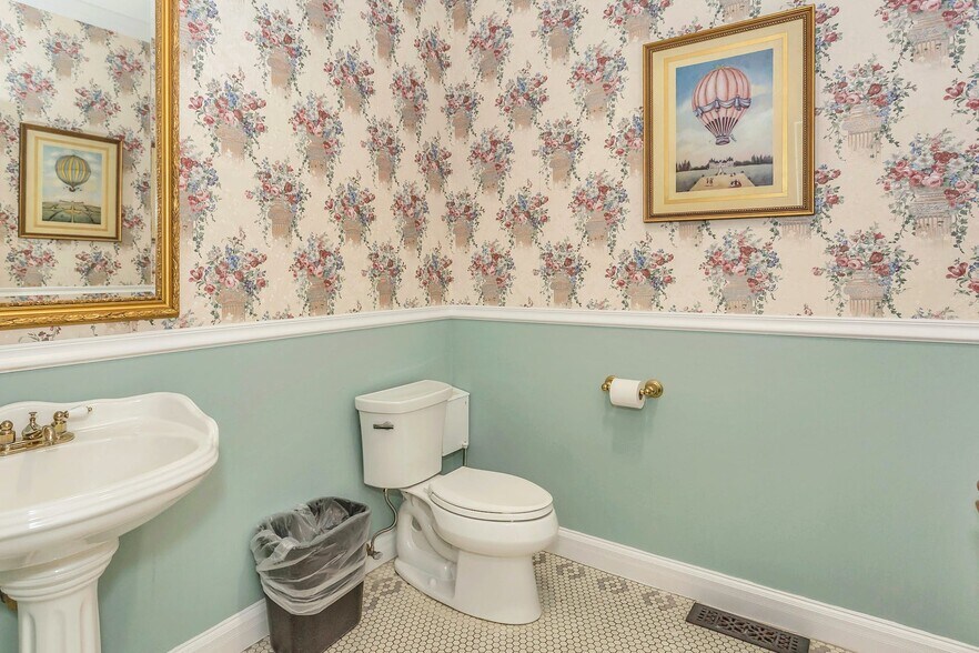 More Photos Of 33 W 2nd St, Riverhead Office For Sale