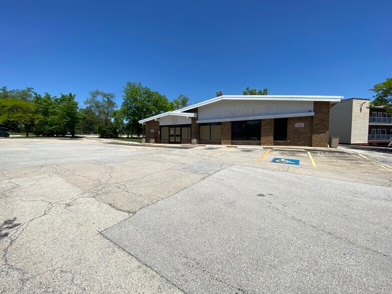 More Photos Of 301 N Cass Ave, Westmont Storefront Retail Office For Lease