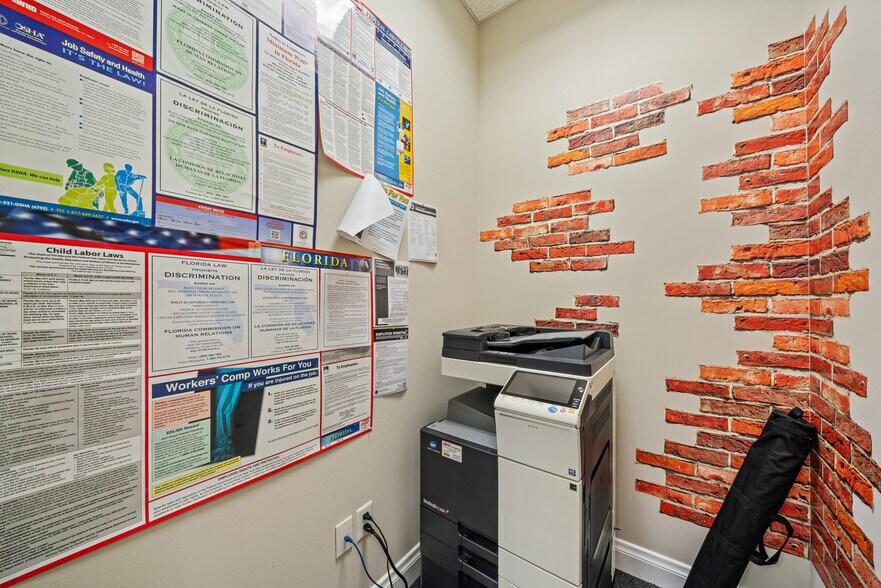 More Photos Of 17411 Bridge Hill Ct, Tampa Loft Creative Space For Sale