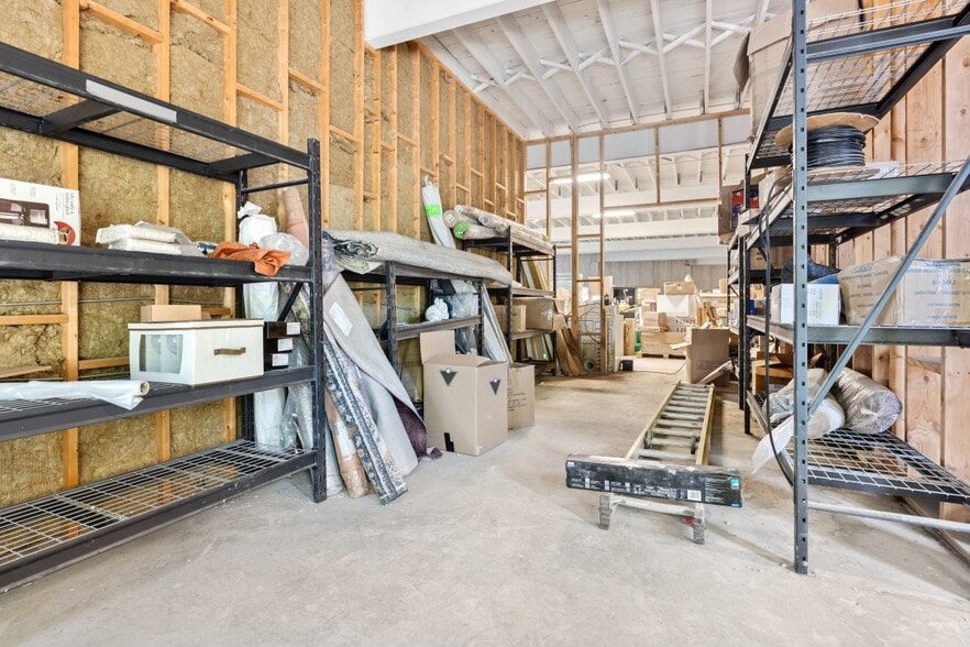More Photos Of 255-257 Ste-anne Ave, Ottawa Warehouse For Sale