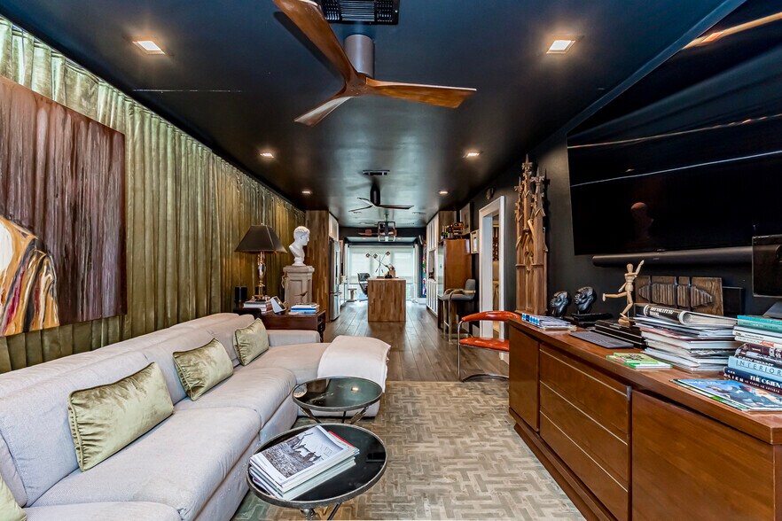 More Photos Of 545-555 S Foster Dr, Baton Rouge General Retail For Sale