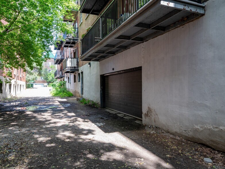 More Photos Of 4980 Av Clanranald, Montréal Apartments For Sale