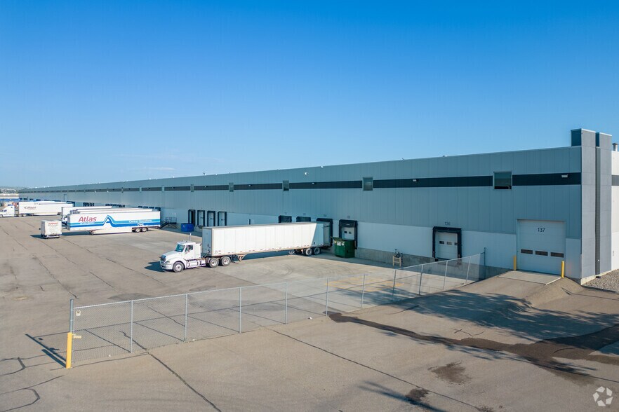 More Photos Of 1839 120 Av NE, Calgary Service For Lease