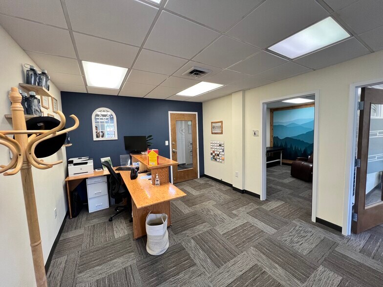 More Photos Of 125 E Trinity Pl, Decatur Office For Lease