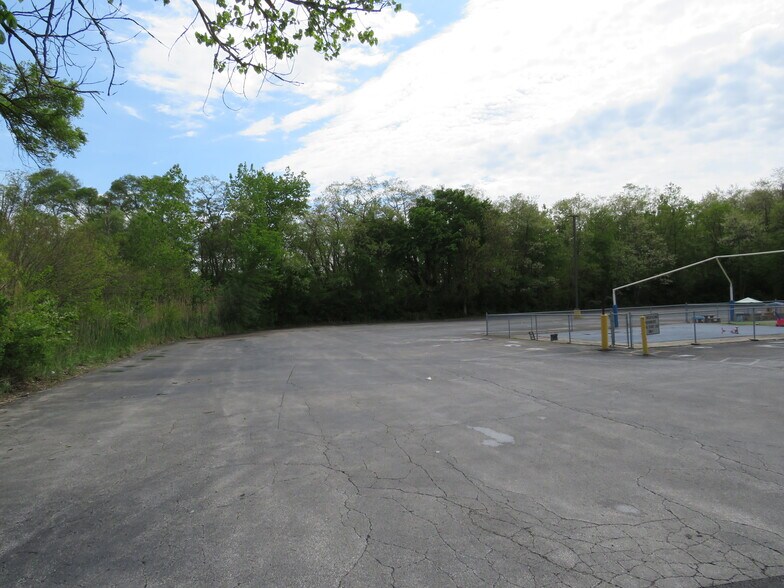 More Photos Of 1715 N Division St, Morris Unknown For Lease