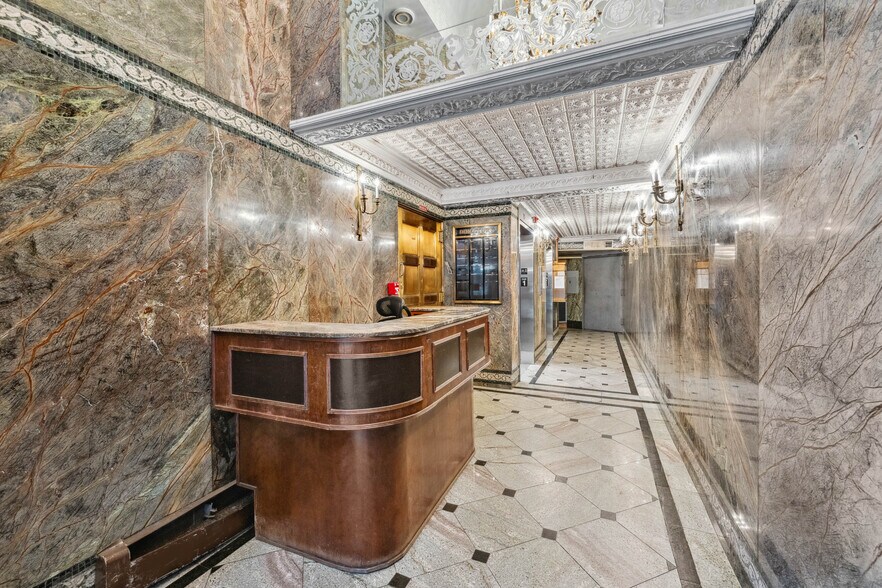 More Photos Of 202 W 40th St, New York Office For Lease