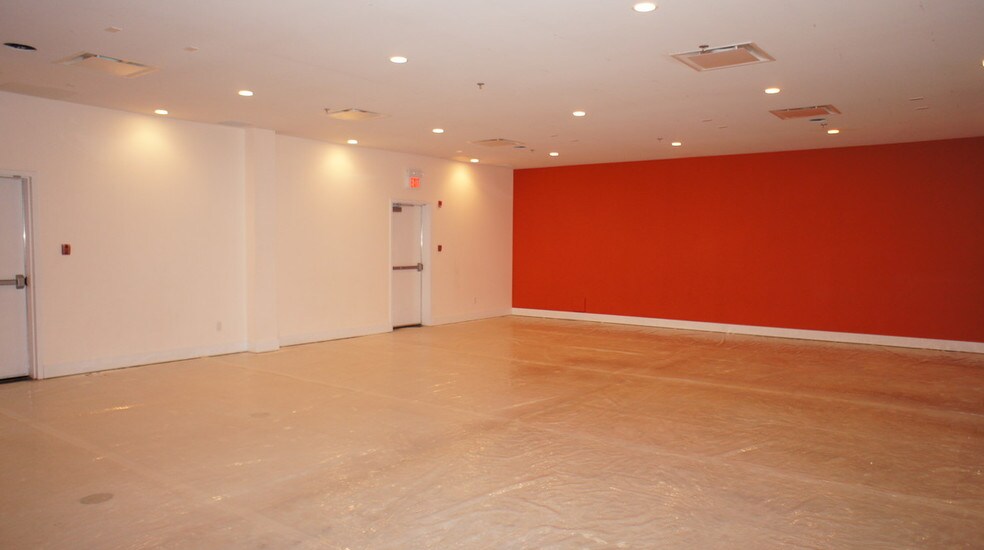 More Photos Of 10451 99 Ave, Fort Saskatchewan Storefront For Sale