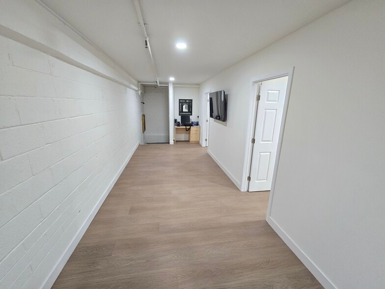 More Photos Of 3000 S Grand Ave, Los Angeles Warehouse For Lease