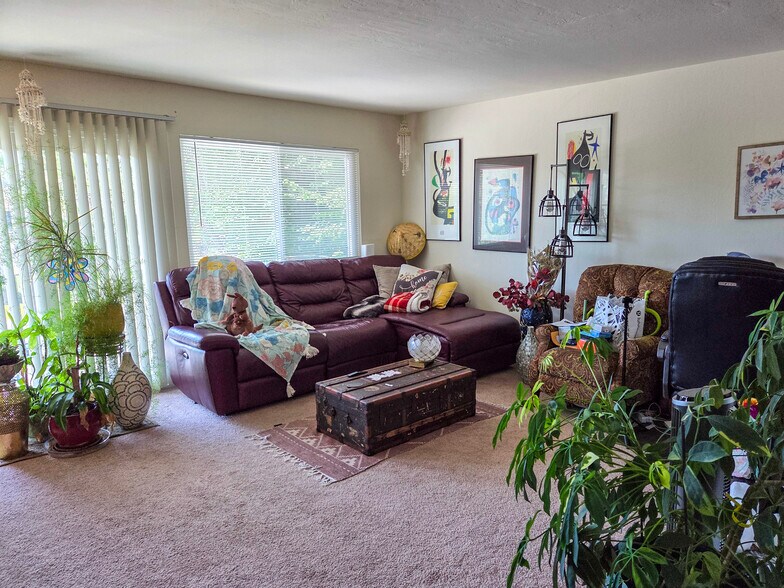 More Photos Of 1562 Sir Francis Drake Blvd, San Anselmo Multifamily For Sale