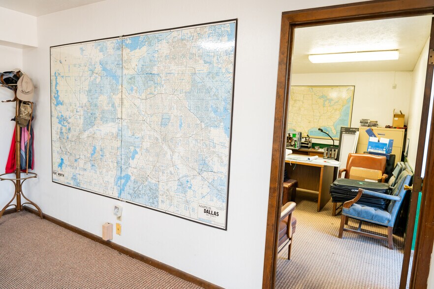 More Photos Of 1630 N Interstate 35 E, Lancaster Flex For Sale