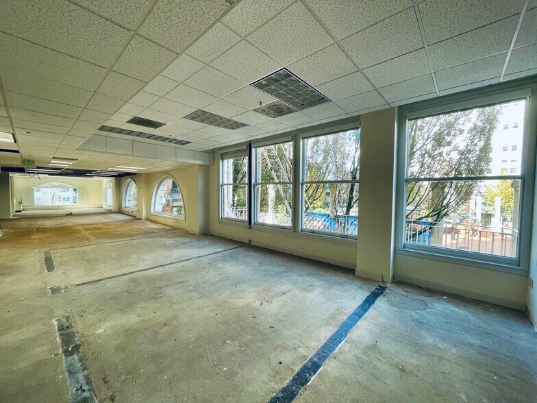 More Photos Of 800-818 SW Broadway, Portland Office For Sale