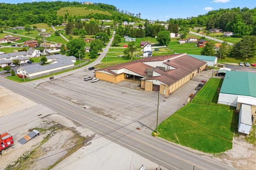 More Photos Of 1117 Willow Dr, Waynesburg Warehouse For Sale