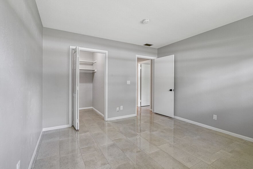More Photos Of 3960 12th St, Saint Petersburg Apartments For Sale
