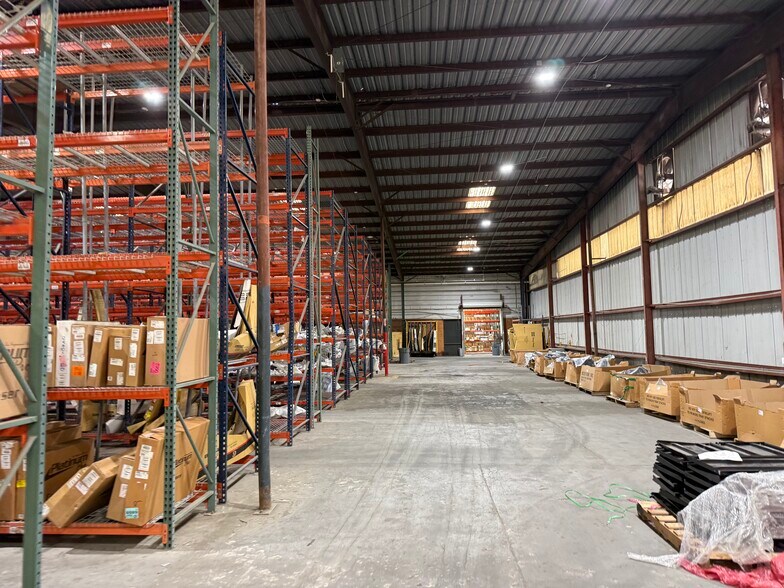 More Photos Of 5015 Causeway Blvd, Tampa Showroom For Sale