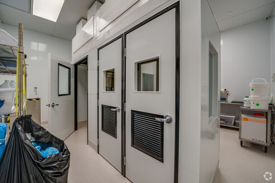 More Photos Of 711 E Carefree Hwy, Phoenix Unknown For Lease