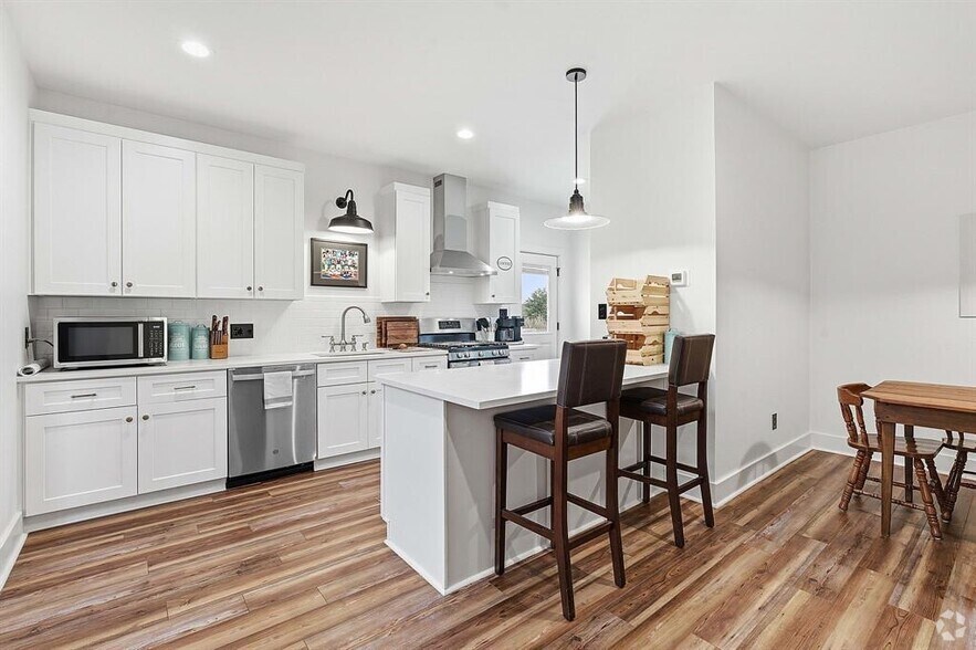 More Photos Of 1006 Frost Ave, Driftwood Loft Creative Space For Sale