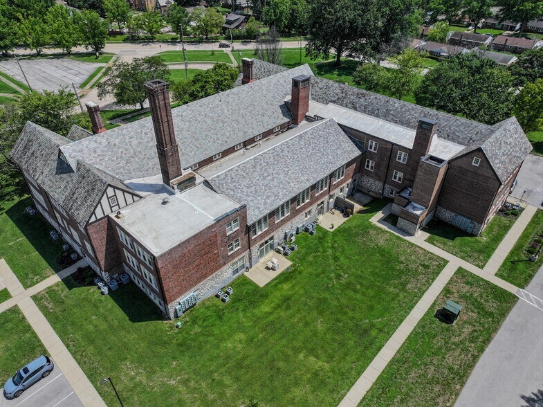 More Photos Of 1351 N Hanley Rd, University City Apartments For Sale